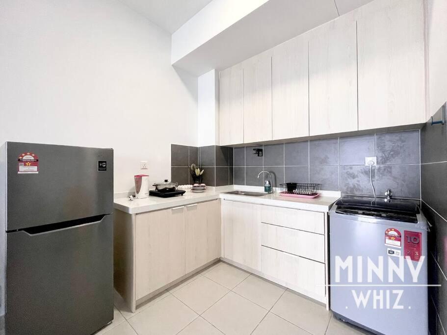 Netizen Near Mrt Couple Balcony Suite #31 Kampong Bukit Dukong Exterior foto