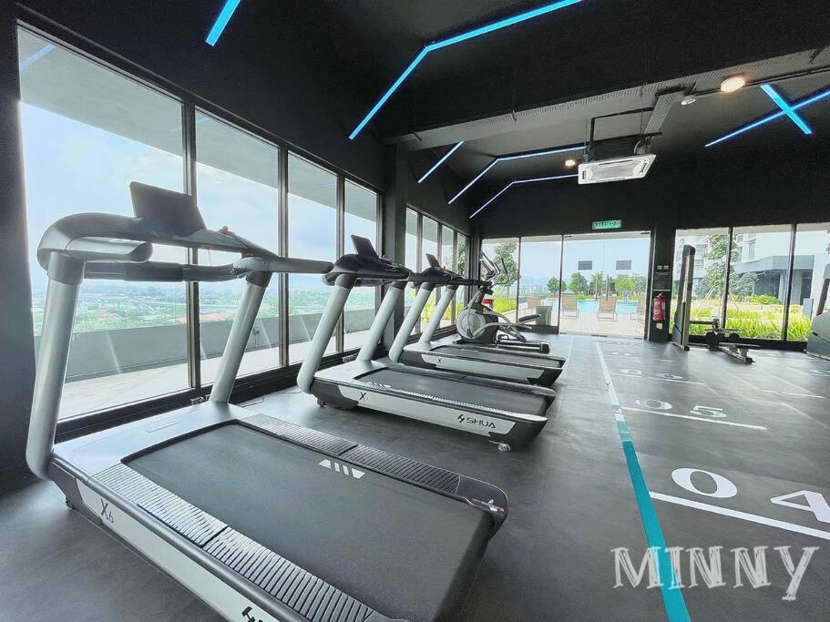 Netizen Near Mrt Couple Balcony Suite #31 Kampong Bukit Dukong Exterior foto