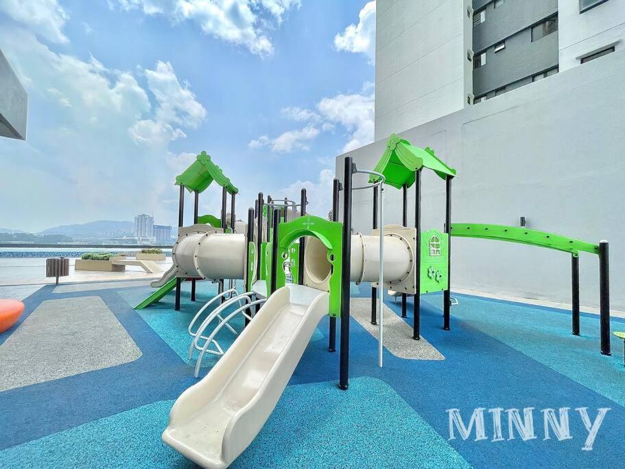 Netizen Near Mrt Couple Balcony Suite #31 Kampong Bukit Dukong Exterior foto