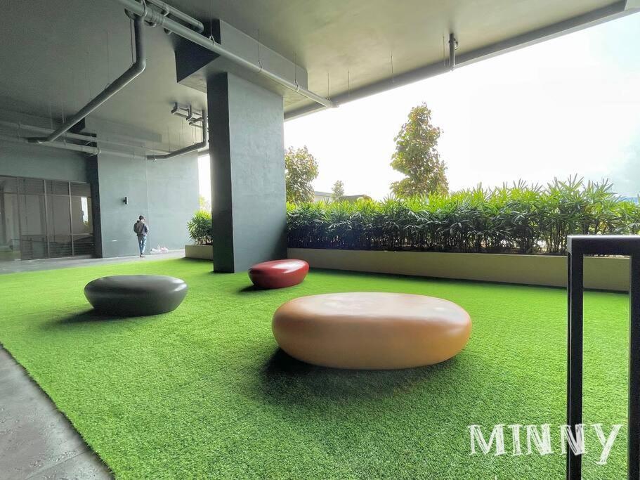 Netizen Near Mrt Couple Balcony Suite #31 Kampong Bukit Dukong Exterior foto