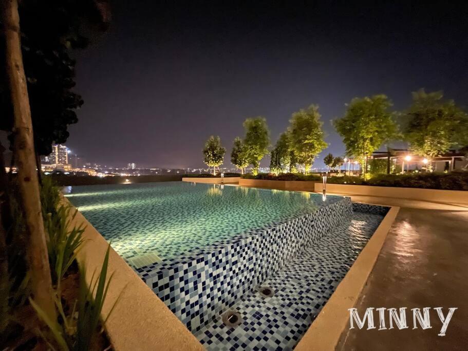 Netizen Near Mrt Couple Balcony Suite #31 Kampong Bukit Dukong Exterior foto
