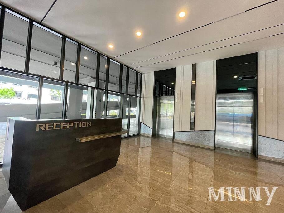 Netizen Near Mrt Couple Balcony Suite #31 Kampong Bukit Dukong Exterior foto